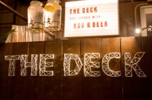 世界のビールで海外気分！神戸・南京町のゲストハウス屋上にてルーフトップビールバー「THE DECK」オープン！
