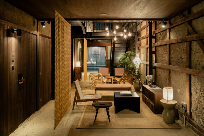 材木屋をリノベーションした旅館「Nazuna 京都 御所」が、ミシュランガイドにてパビリオンを受賞